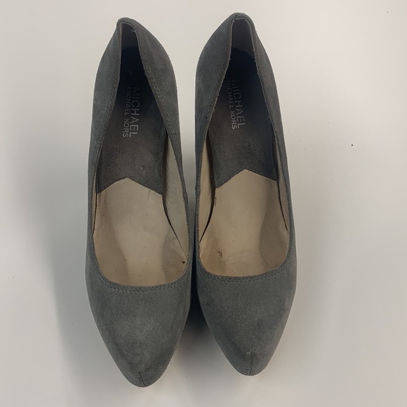 Ladies size 9 1/2 Grey and Black Michael Kors Leather heels - Picture 2 of 9